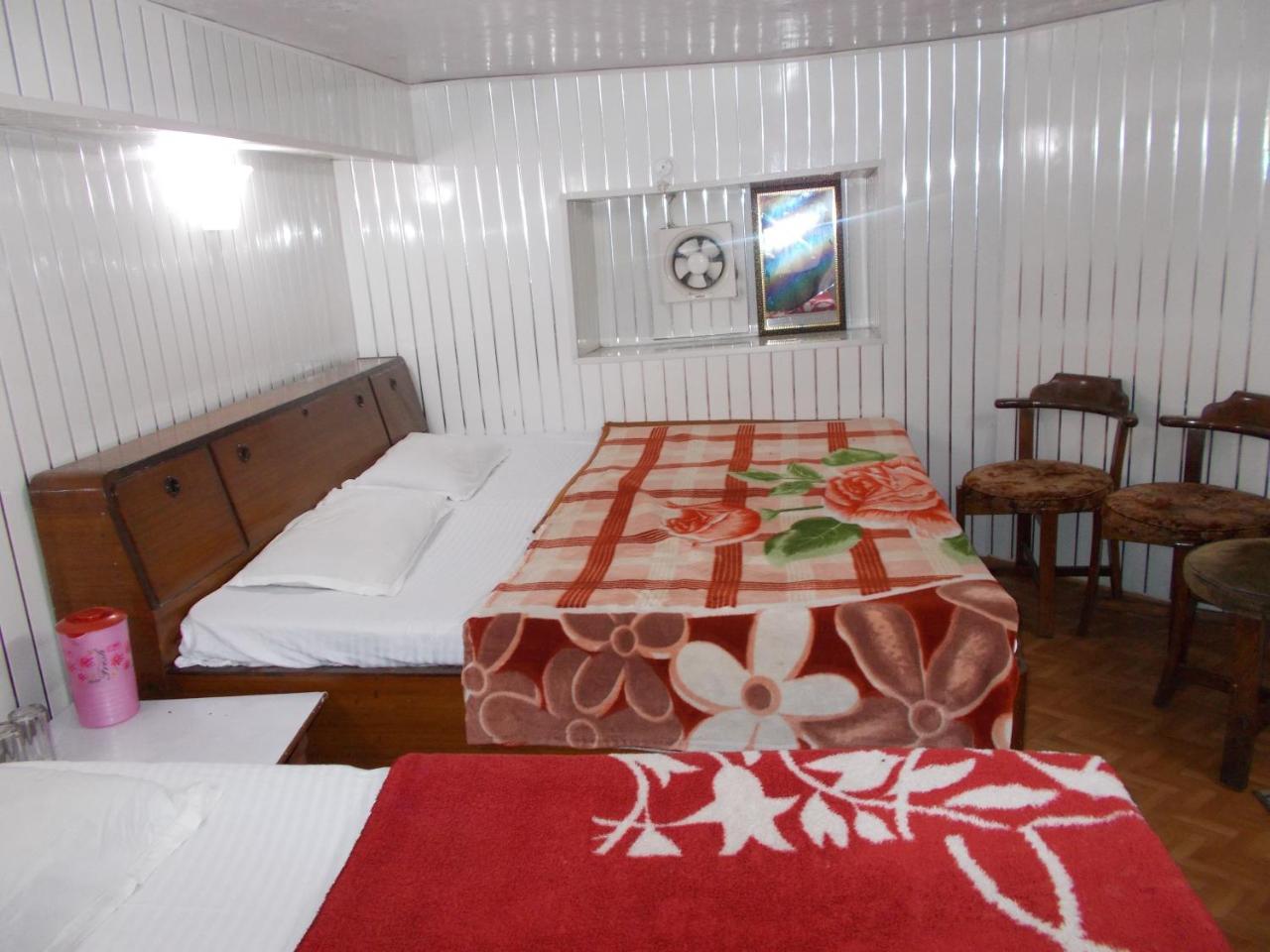 Hotel Darpan Nainital Eksteriør billede