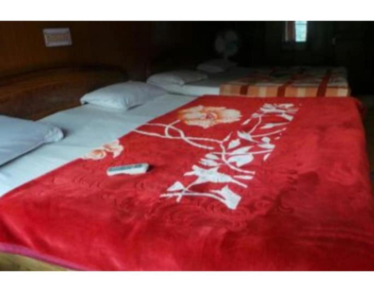 Hotel Darpan Nainital Eksteriør billede